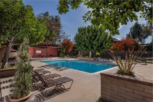 On-Site Laundry Facilities, Refrigerator, Vaulted Ceilings 1