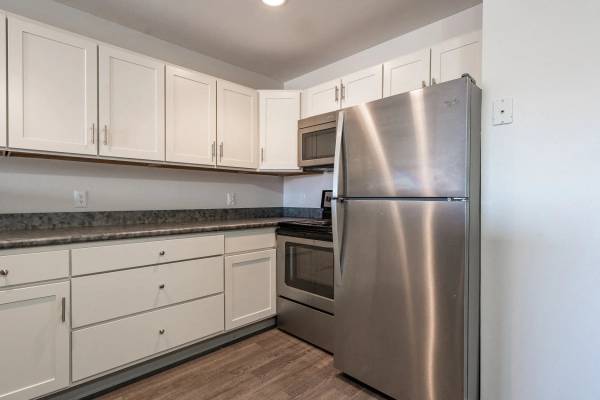 $2,800 / 2br - 1300ft2 - Garage, Cable Ready, Fitness Center (180 Woodbury St, Manchester, NH)63656294867329122