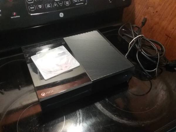 Xbox One Console Complete with Game 1