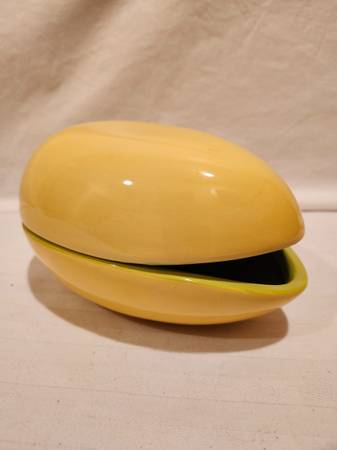 Porcelain pistachio snack dish 1