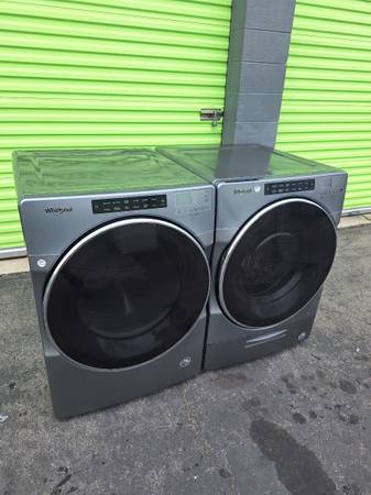 WHIRLPOOL JUMBO STEAM WASHER AND GAS DRYER FRONT LOAD 1