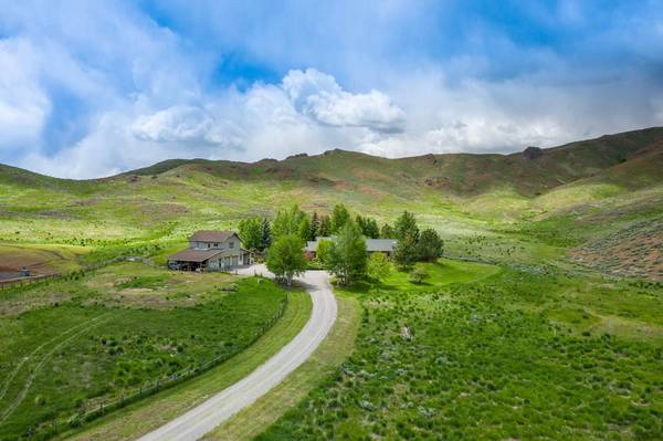 $3750.00 / 2br - 2150ft2 - Elegant End of the Road Retreat