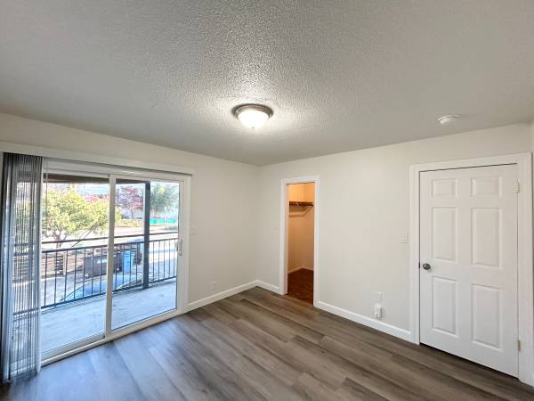 Large 2 Bedroom Apartment in Prime North Berkeley Location 1