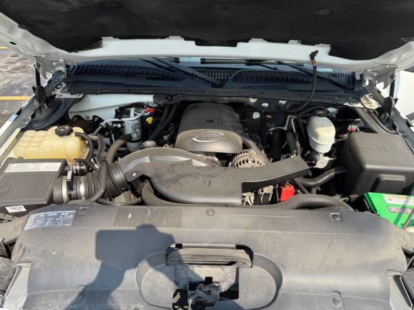 2005 Chevrolet Avalanche 1500 - CABINA CUÁDRUPLE - $8.990 (Urbana, IL)63469767588353124