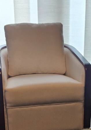 Upholstered Barrel Chair 1