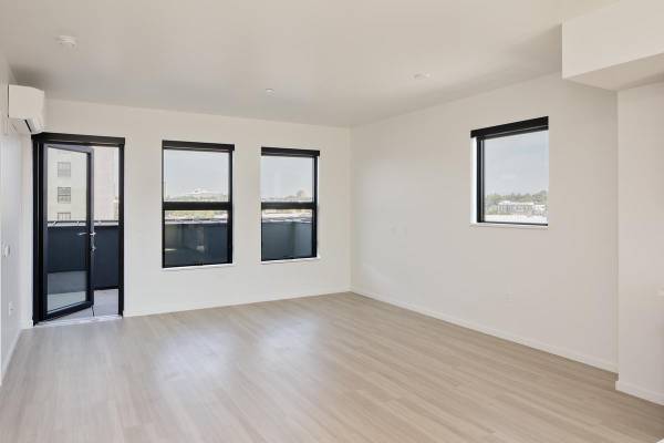 $2,499 / 1br - 685ft2 - Luxurious Living: 1 BR/1 BA with Gas Appliances & High Ceilings (Central Eastside)64039059860226120