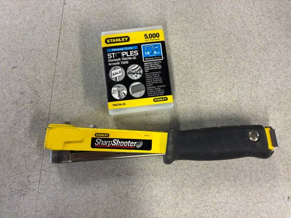 Stanley SharpShooter, #PHT150, with half a box of ¼” staples 1