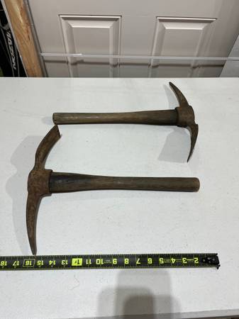 Lot of two identical small pick axes 1