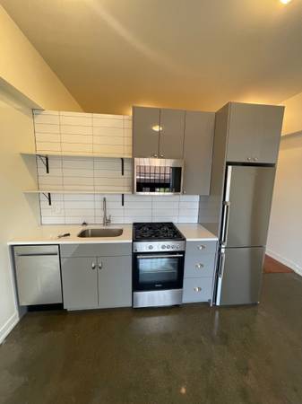$2,023 / 1br - 1 Bedroom w/ Exposed Brick, Quartz Countertops, Gym & Pool! (West Loop)63959877631491123