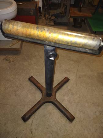 16" ADJUSTABLE ROLLER STAND 1