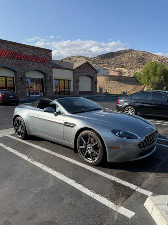 Aston Martin vantage roadster 1