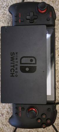 Nintendo Switch - 3 controllers and charging station 1