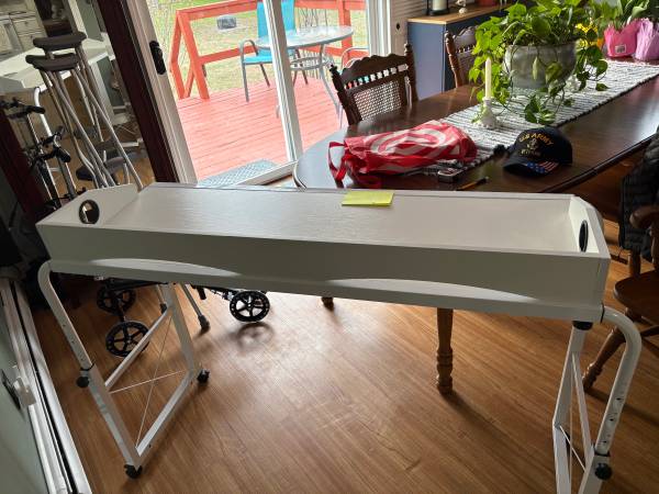 Adjustable bed table 1