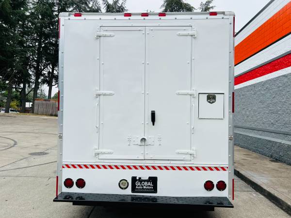 2004 Isuzu W3500HD - Photo 4
