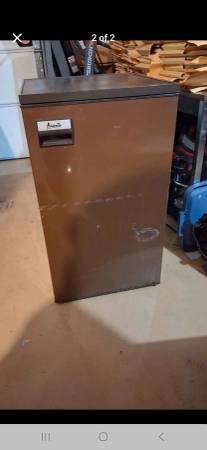 Avant Mini Refrigerator 1
