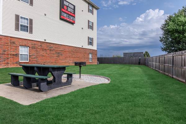 Fully Equipped Kitchen, Security Patrol, Pet Friendly 1