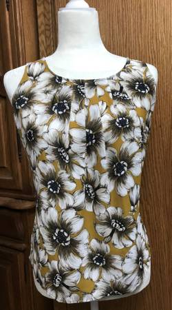 Ann Taylor Ladies Petite Small sleeveless Pleated neckline Top NWOT 1