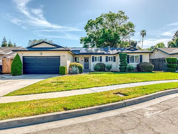 ##This unit features new flooring, updated bathrooms Fresno, CA 1