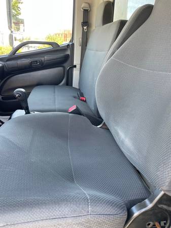 2019 Hino 268A 26ft - Photo 12