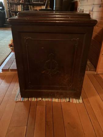1925 Cabinet Model Singer Treadle 1