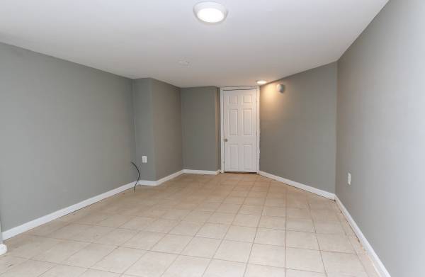 $999 / 2br - 1200ft2 - Bonito adosado remodelado con sótano terminado cerca del centro! (Baltimore)63654692229123124