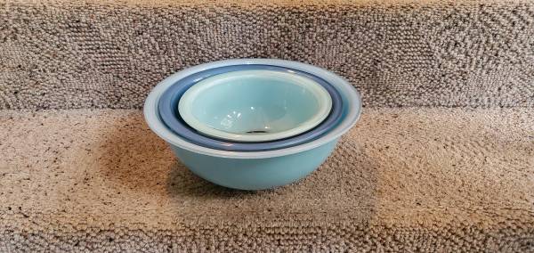 Nesting Pyrex Glass Bowls Set 1