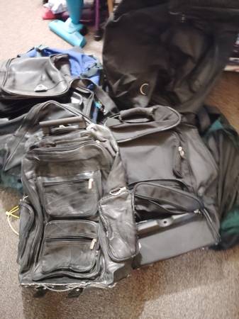 Apt Furniture 4 Sale; table lamps,tables, chairs,dvd movies, etc/$20 (boston)