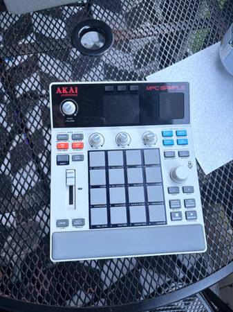 MPC Sample with original box, carrying case, and sd card 1