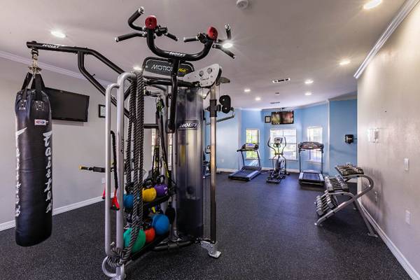 $1,475 / 1br - 825ft2 - On-Site Laundry Facility, Barbeque Grill Area (2801 Turnberry Dr, Arlington, TX)63936226207234124