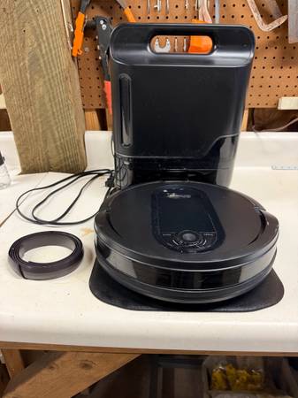 Shark Robotic Vacuum Cleaner 1