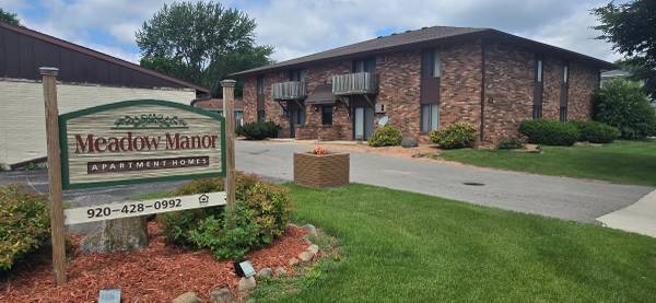 $925 / 2br - Now renting / IMMEDIATE Occupancy, 2 bed, 1 bath at Meadow Manor (Neenah)63845970278403120