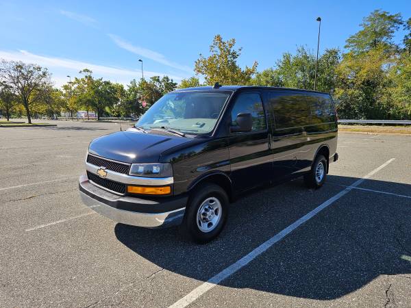 2019 Chevrolet Express ONLY 68k mil 1