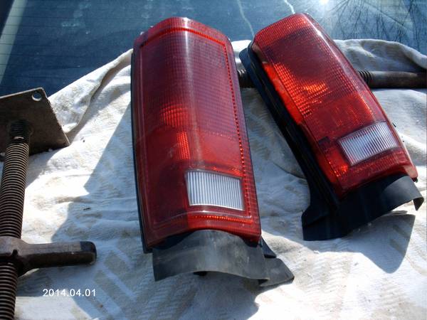 DODGE CARAVAN, PLYMOUTH VOYAGER, 1ST GENERATION MINI-VAN TAILIGHT 1