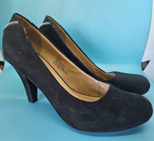 Size 8 RAMPAGE Black 3.5" High Heel Shoes w/ Silver Zipper Back 1