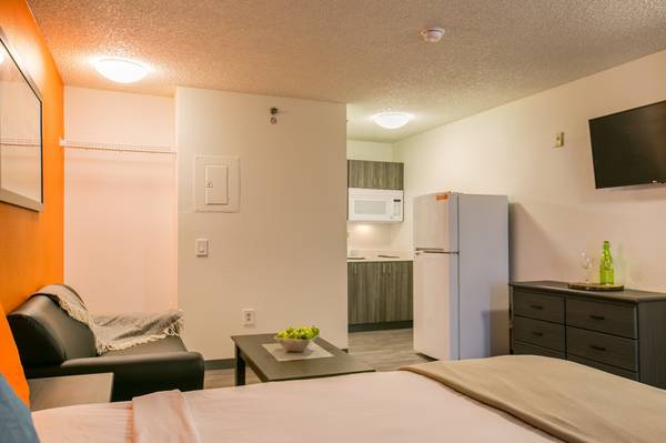Elevator Access, Flat Screen TVs, Free Utilities 1