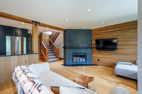 Newly Renovated 3.5 Bed / 2.5 Bath Townhouse – Whistler Cay Heights 3