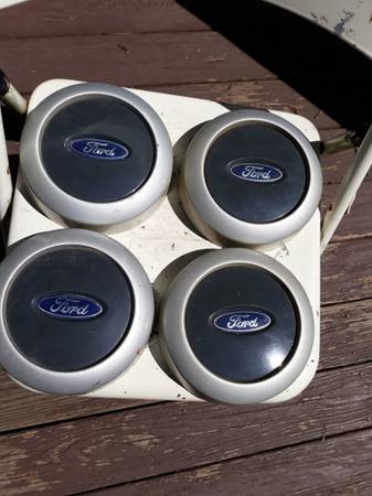 4-2006 EXPEDITION 6 LUG 17" STOCK STEEL CENTER CAPS 1