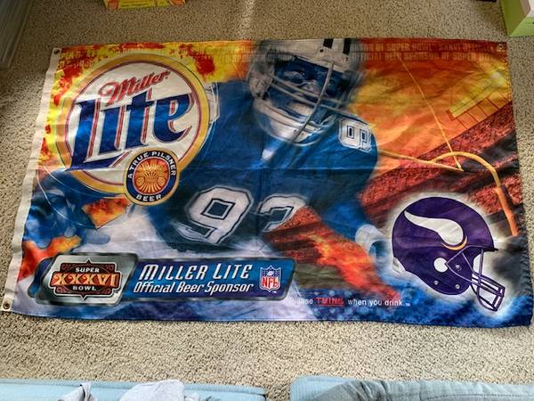 Minnesota Vikings Miller Lite Flag with 2 Glasses 1