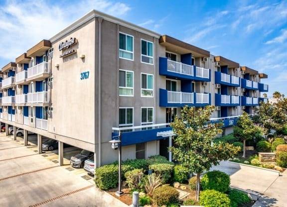 $2,475 / 1br - 810ft2 - Carpet in the Bedrooms, Electronic Thermostat, Cable Ready (3767 Clarington Ave, Los Angeles, CA)63912984664706120