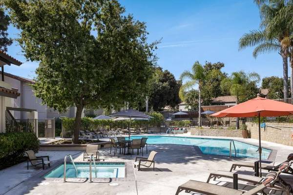 $2,784 / 1br - 1000ft2 - Relaxing Hot Tub, Carport Parking, Ceiling Fan (491 W Gainsborough Rd, Thousand Oaks, CA)63981243710339122