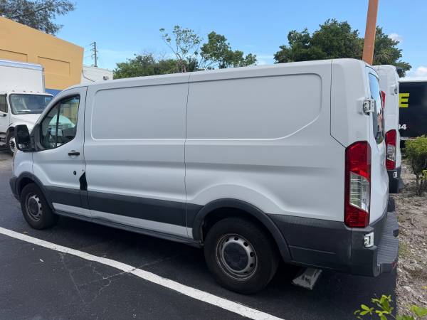 2018 Ford Transit 150 - Photo 3