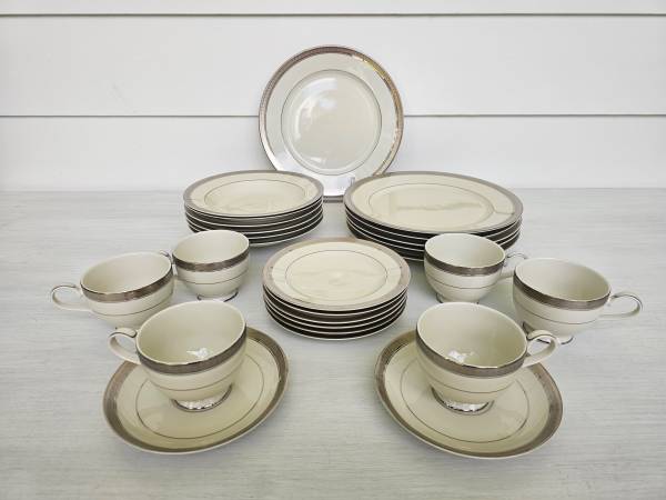 Mikasa China Set 1