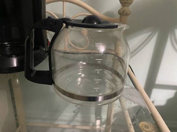 12-Cup Coffee Maker – Works Perfect – Clean 1