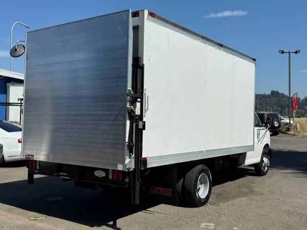 2003 Chevrolet Express 3500 - Photo 3