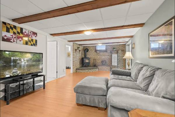 $1250.00 / 1br - Finished Basement - Separate Entrance and driveway - Shared kitchen63694835861123122