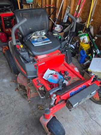 Simplicity Courier 42” Riding Mower - 200hrs 1