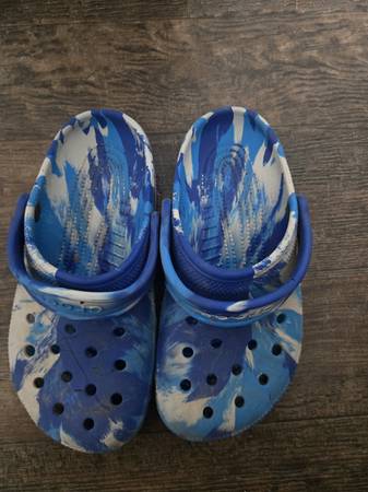 Crocs size youth 2 1