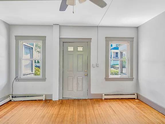 $1,300 / 3br - 1024ft2 - HOUSE FOR RENT (94 Oak St, Waterbury, CT)64010164100097124