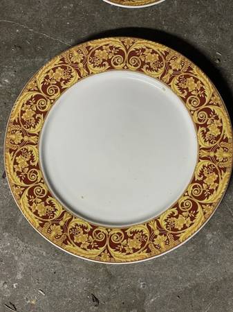 Lynn's Valetta Red dinnerware set 1