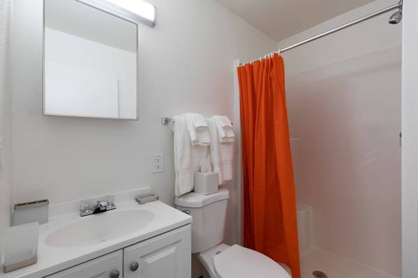 Elevator Access, Free Utilities 1